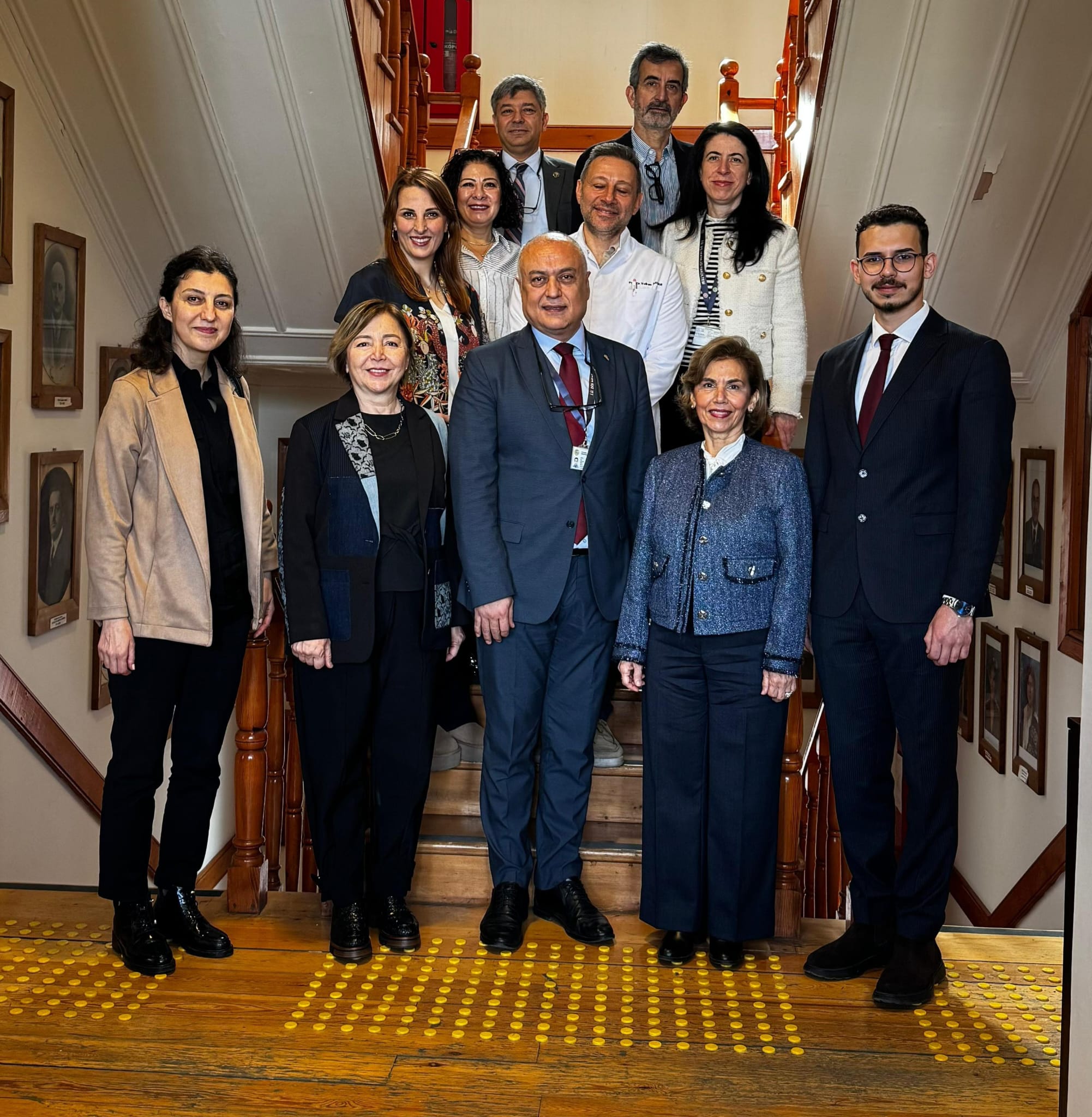 İstanbul Ü DHF 6 yıl süre ile Akredite edilmiştir.